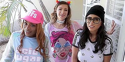 Arcade Girls With Avery Moon, Violet Myers And Lola Chanel