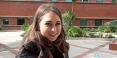 A Date With Riley Reid At The Aquarium