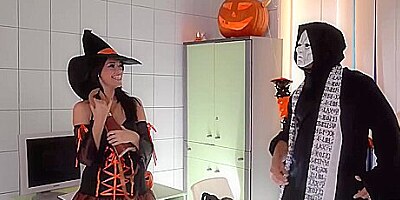 Goblins In Her Gullet With Ava Dalush