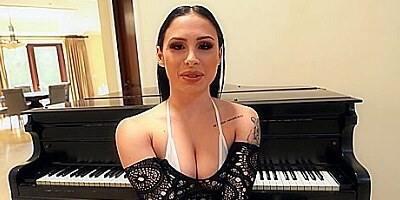 Ricky Johnson, Mia Moore Slipping It In Mia / 5.1.2021