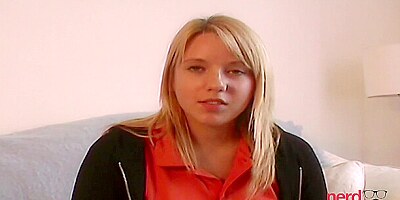 Amateur girl sucking and taking facial