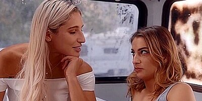 Reagan Foxx Kristen Scott Exit 118: Episode 1 / 08.11.2019