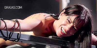 Mad Vanessa - Roxy, Positions