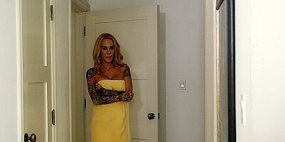 Tattooed Mom Fucked By Young Boy