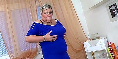 Big Breasted Bbw Playing With Herself - Mireila