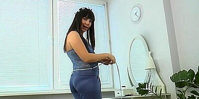 Sexy Milf Malavi Masurbates On Top Her Vanity With Malavi Mepanse