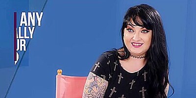 Up Close And Personal With Tattooed Babe Draven Star