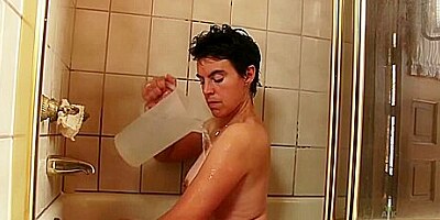 Renee Feels Grimy So She Takes A Nice Long Soak In The Bath As Sh