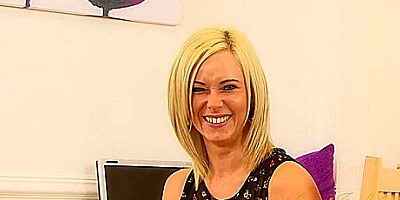 Anna Joy Fingers Her Shaved Snatch After The Interview