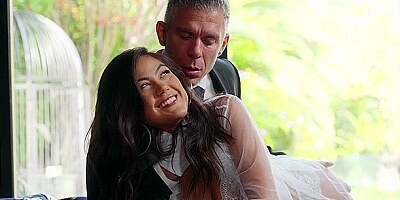 Kendra Spade sits her muff on Micks big cock