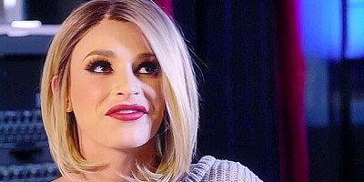 Blonde Cheats On Her Bf With A Girl In A Pubs Toilet