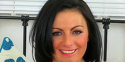 Roxanne Cox Is A Golden-voiced Milf