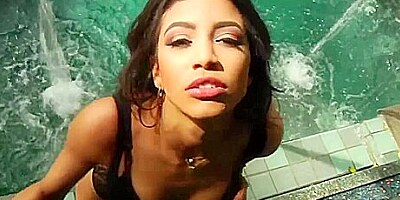 Veronica Rodriguez And In Bow To Your Squirt Goddess