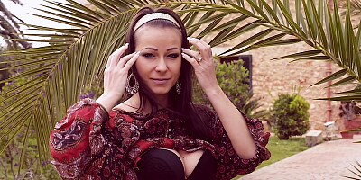 Melisa Mendini - Walking Home In Hd