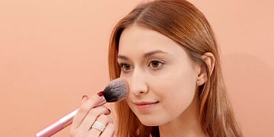 Courtesan newbie with big tits