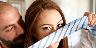 Blindfolded Kendra Doesn't Know What's Coming