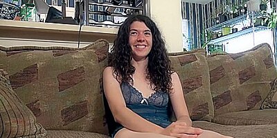 Silki Smith Masturbates With Her Vibrator So Well