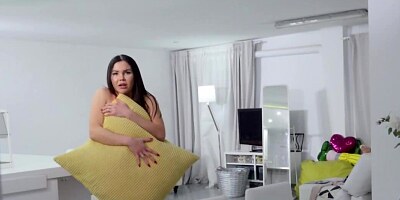 Russian tenant Sasha Coxx pays landlord's stepson with pussy