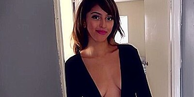 Sophia Leone - Maybe We Could Hang Out