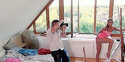 Artsy photoshoot turns to erotic fuck with beautiful Czech amateur babe with Vinna Reed