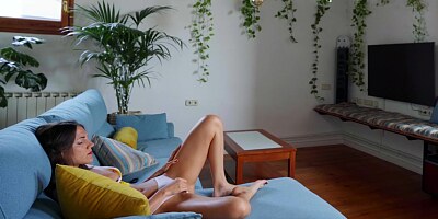 Beautiful amateur receives a juicy creampie