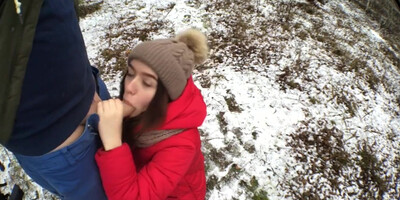 Bitch Asks For Cum In His Mouth Right In The Forest And Can No Longer Wait
