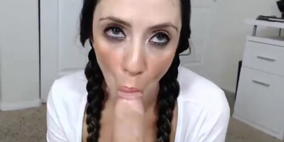 Cam Queen Ariella