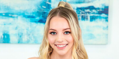 Sweetheart Hottie Lily Larimar Getting Wild LIVE