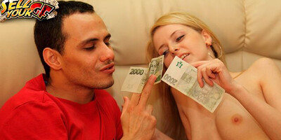 Blonde shocks her boyfriend