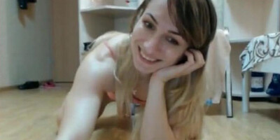 GORGEUS DREAM GIRL DOING PUSH UPS hotcamgirls69online