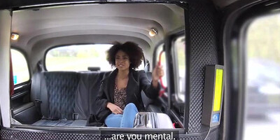 Brazilian beauty Luna Corazon sucks and fucks taxi drivers cock