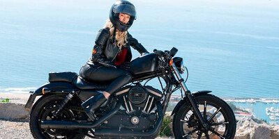 Biker chick Natalia Starr Wants Fuck & Anal