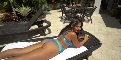 Curvy mature Kiki Klout cums with a vibrating remote controlled butt plug