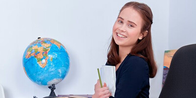 Cutie learns how to suck at a geography lesson