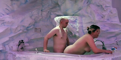 Bathtub Fuck Session With Amateur Couple