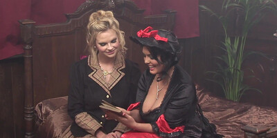 Linsey und ihre Vampir Lesben saugen lieber Muschis