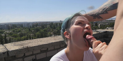 Dal V Rot I Trahnul Zhopastuu Suchku Na Krshe Doma. Sosweetyfuck 4k