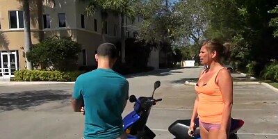 Pussybanging delivered to a milf