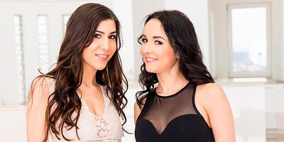 Anya Krey & Francys Belle