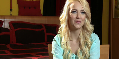 Spinner Carmen Calloway Spreads For A Fat Cock