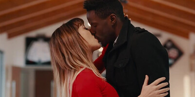 Kind driver brings charming MILF home and she thanks him by sex