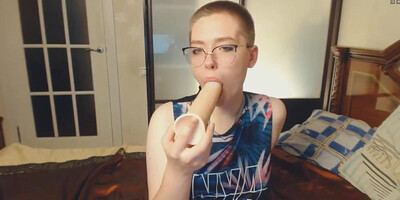 girl loves to suck dicks