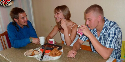 A new cock in girlfriend's cunt refreshes a relations