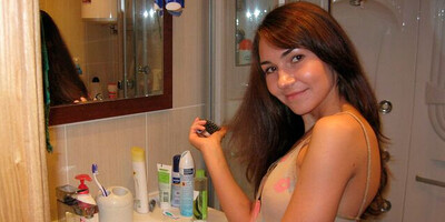 Bathroom fuck makes my gf cum