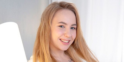 Bella Is An Anal Addicted Cum Junkie