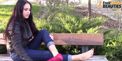 Hot Brunette Goes Barefoot In The Park