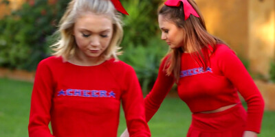 Jenna J Ross feasts on her stepmother Jelena Jensen pussy