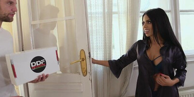 Cheating housewife Canela Skin is fucked by a delivery boy