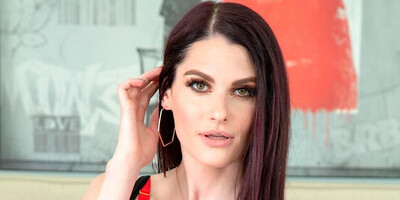 Hot MILF Aria Khaide Loves Being A Slut LIVE