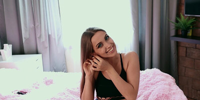 Blue eye chick Luxury gives awesome bj